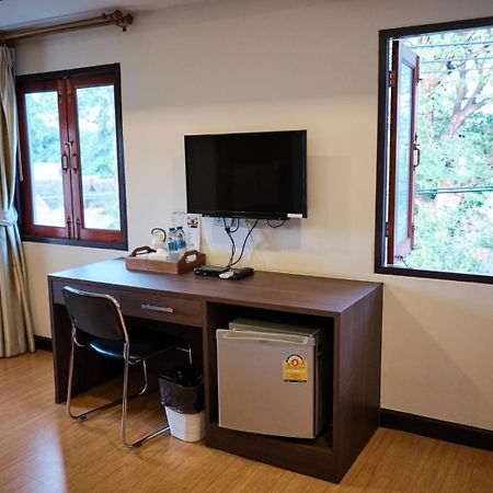 Chorlada Lanna Hotel Чиангмай Екстериор снимка